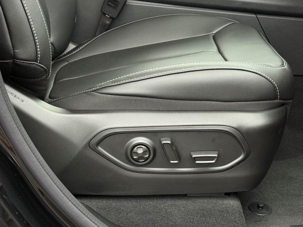 new 2025 Jeep Grand Cherokee L car, priced at $50,178