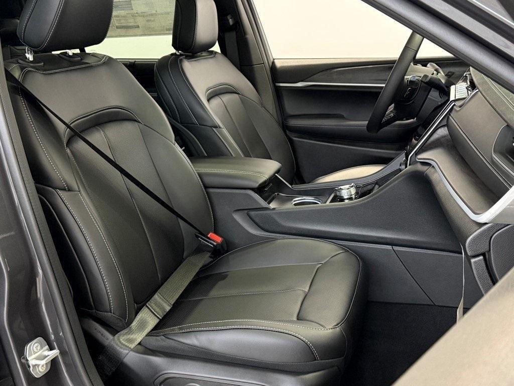 new 2025 Jeep Grand Cherokee L car, priced at $50,178