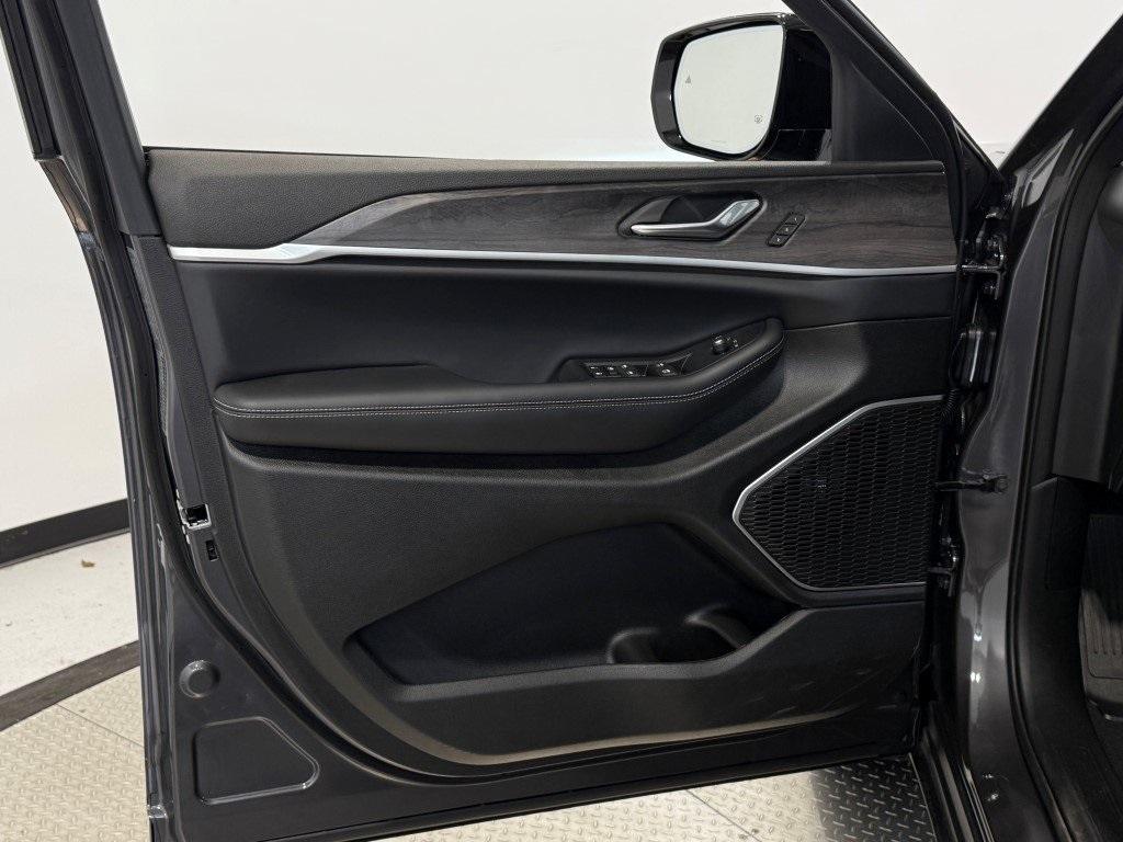 new 2025 Jeep Grand Cherokee L car, priced at $50,178