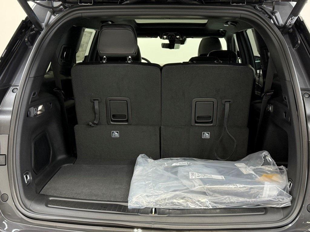 new 2025 Jeep Grand Cherokee L car, priced at $50,178