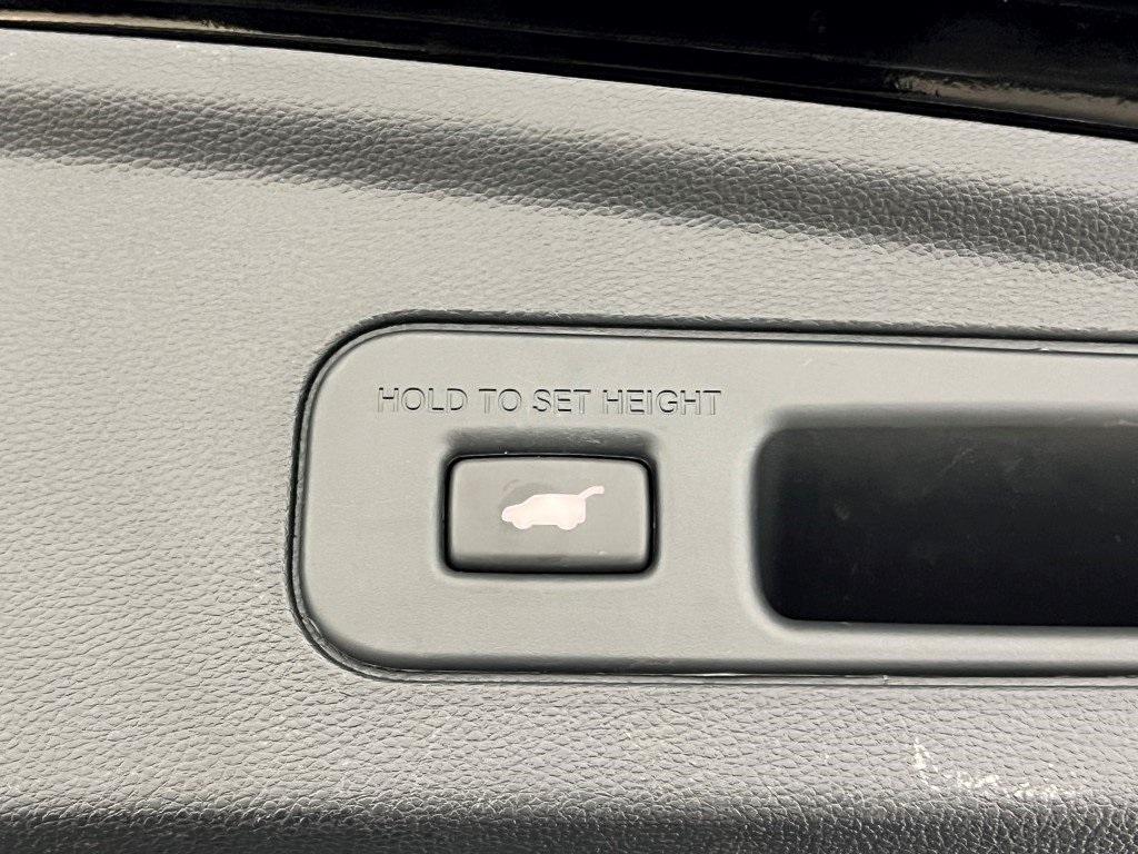 used 2023 Acura MDX car, priced at $43,900