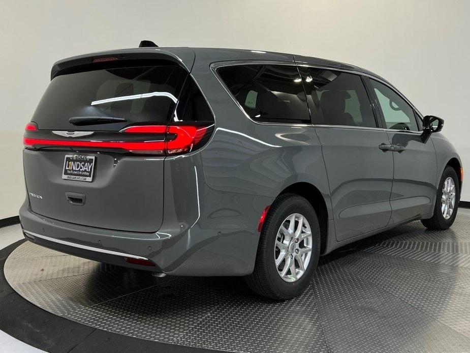 new 2025 Chrysler Pacifica car, priced at $42,028