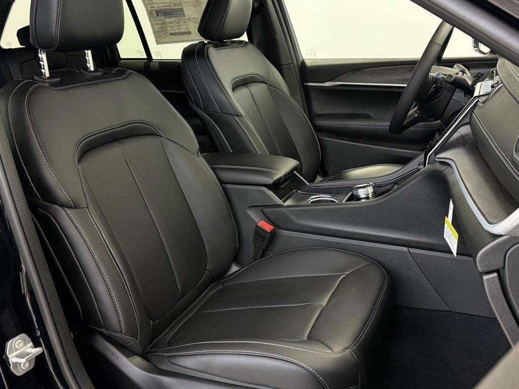 new 2025 Jeep Grand Cherokee car, priced at $45,577