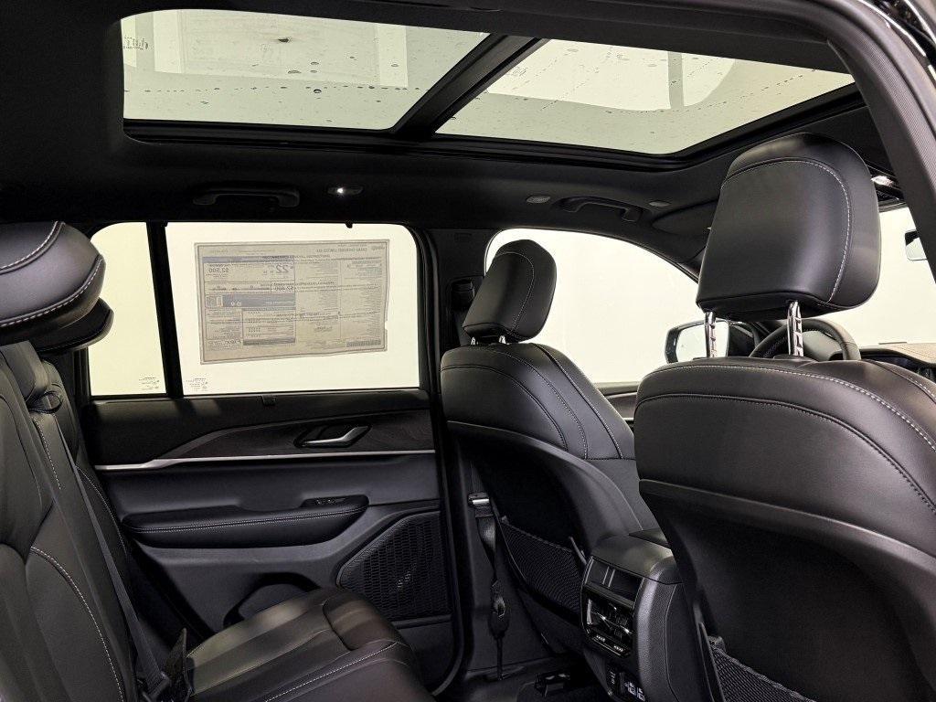 new 2025 Jeep Grand Cherokee car, priced at $45,577