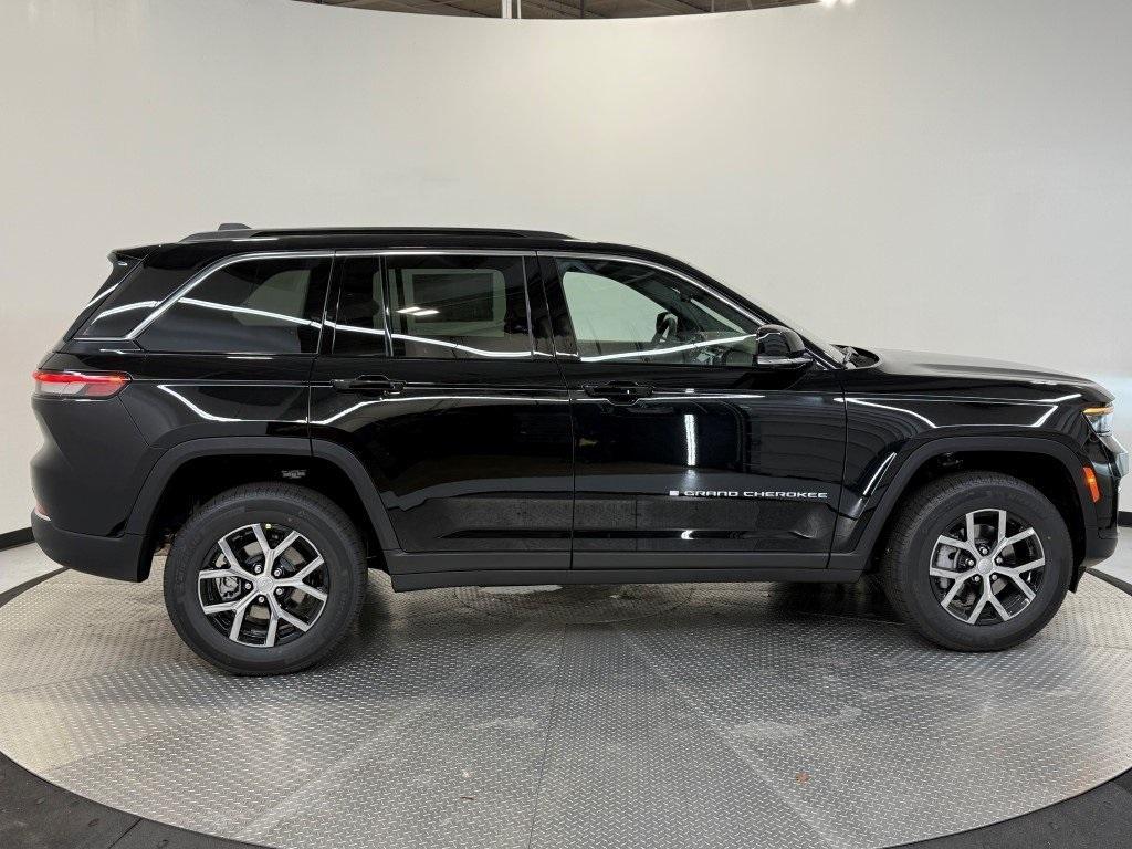 new 2025 Jeep Grand Cherokee car, priced at $45,577