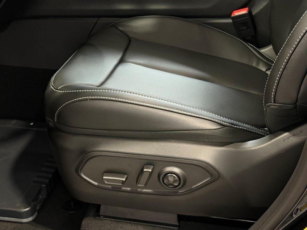 new 2025 Jeep Grand Cherokee car, priced at $45,577