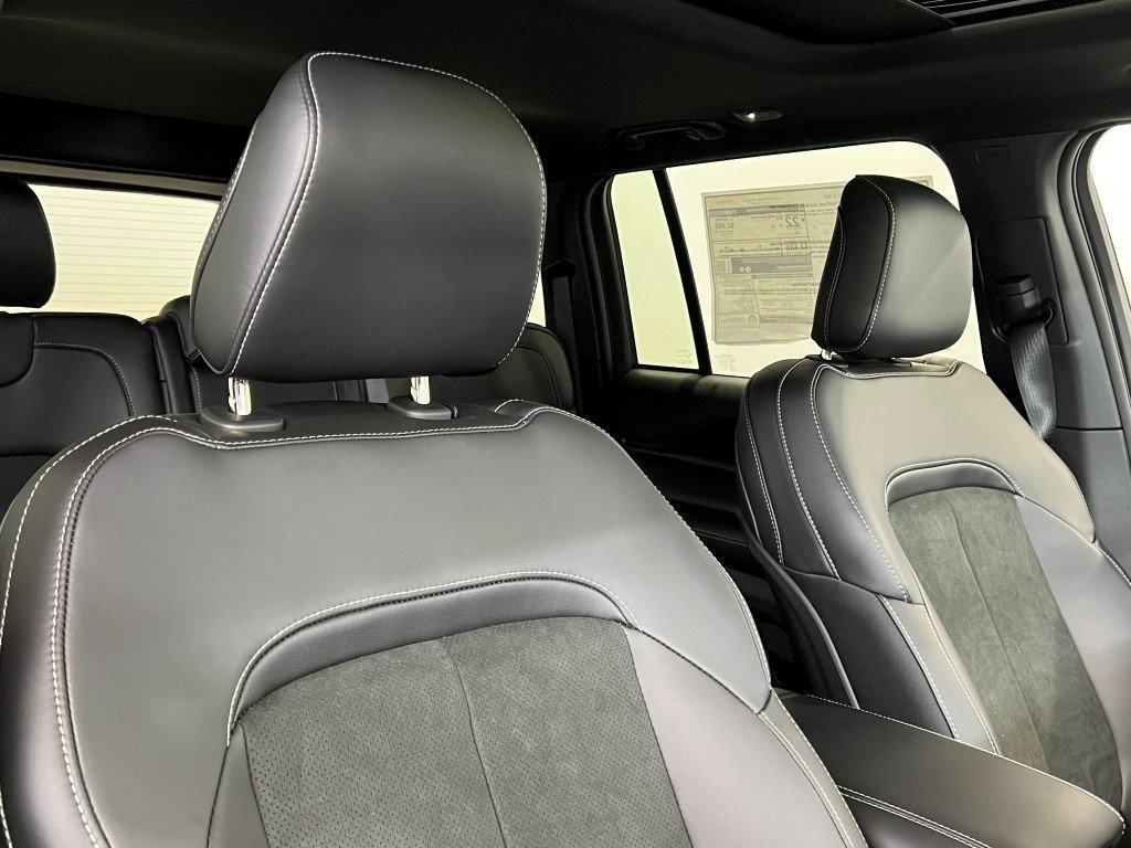 new 2025 Jeep Grand Cherokee car, priced at $41,398