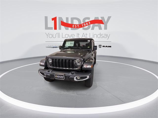 new 2024 Jeep Gladiator car, priced at $38,114