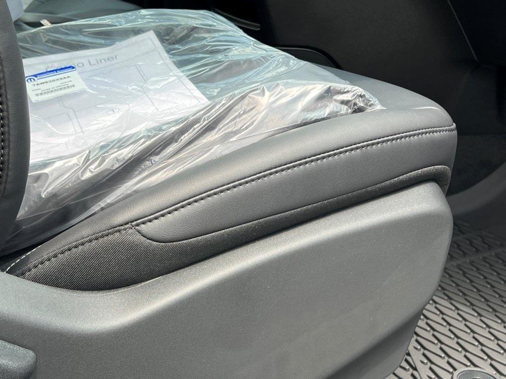 new 2025 Chrysler Pacifica car, priced at $43,921