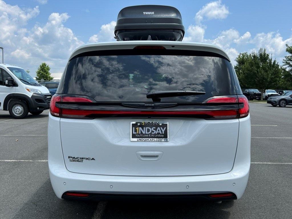 new 2025 Chrysler Pacifica car, priced at $43,921