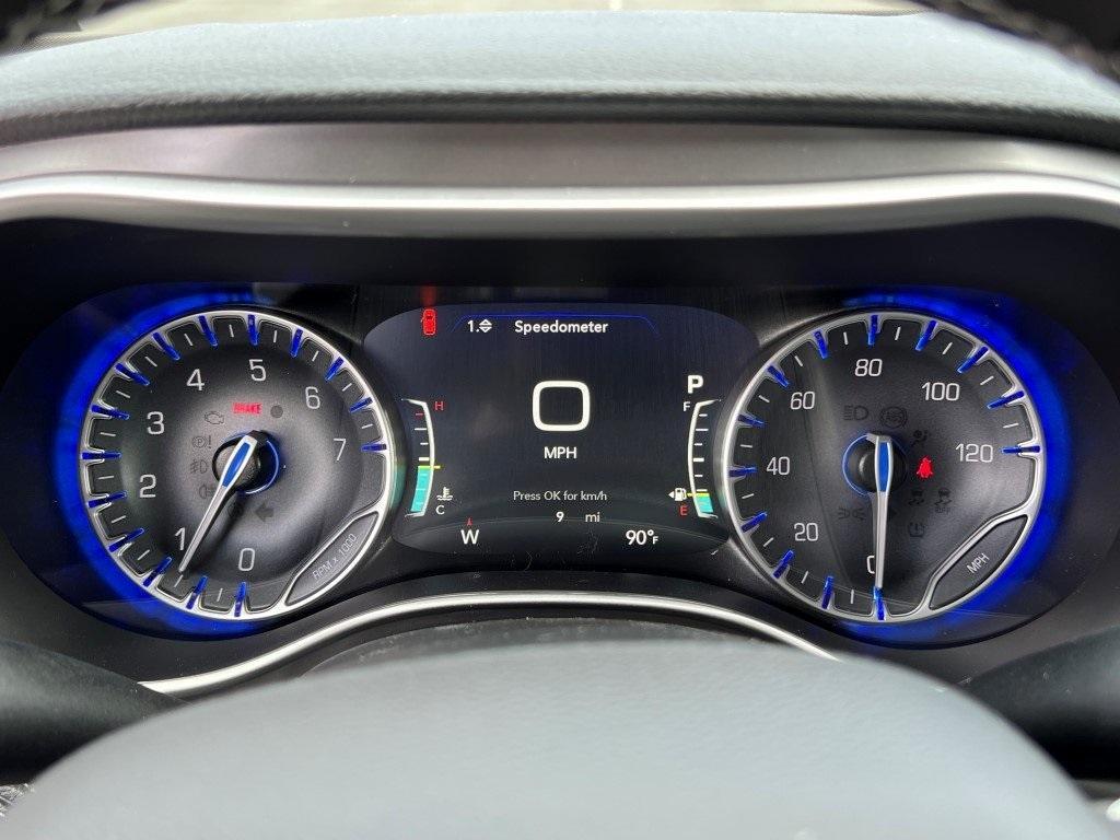 new 2025 Chrysler Pacifica car, priced at $43,921