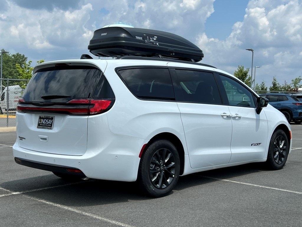 new 2025 Chrysler Pacifica car, priced at $43,921