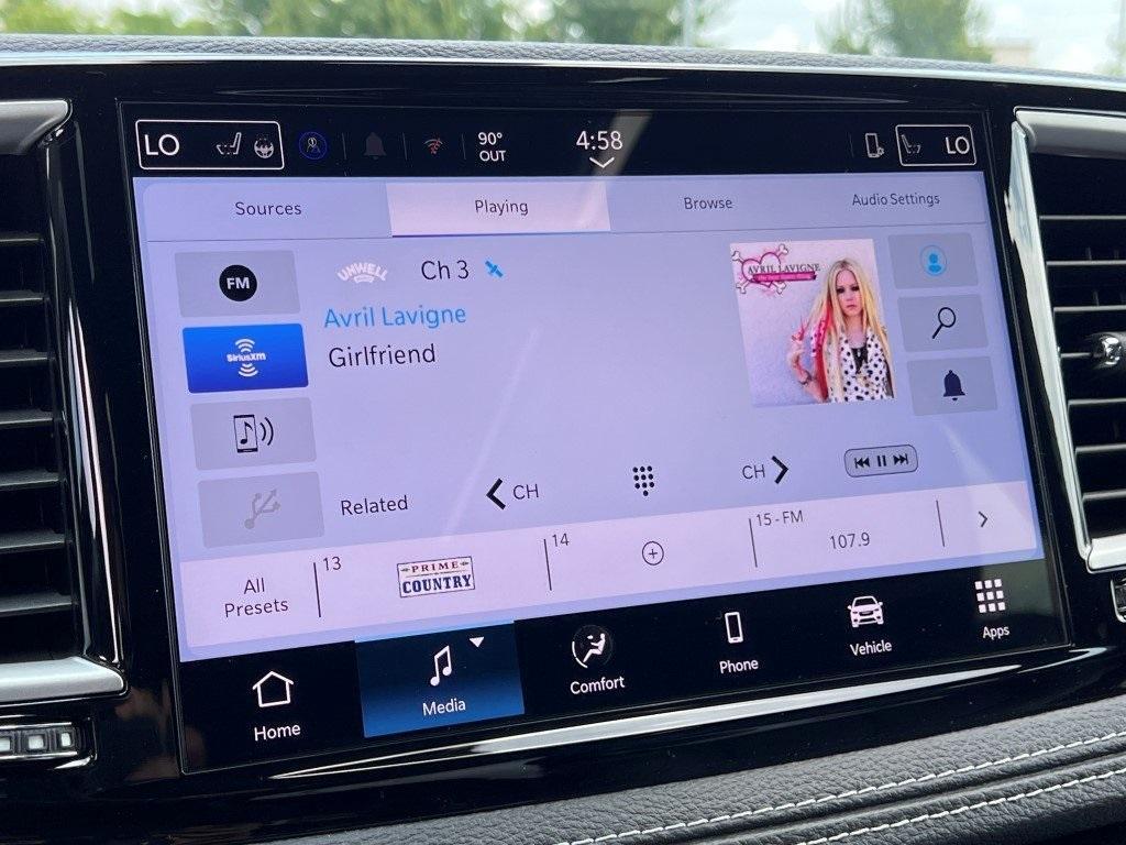 new 2025 Chrysler Pacifica car, priced at $43,921