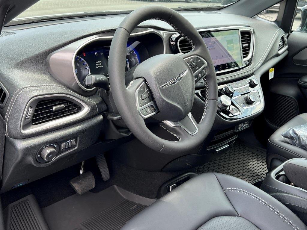 new 2025 Chrysler Pacifica car, priced at $43,921