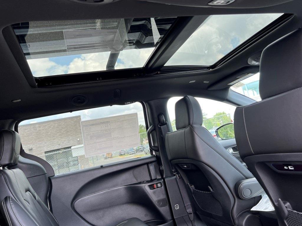new 2025 Chrysler Pacifica car, priced at $43,921