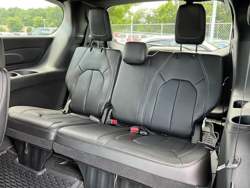 new 2025 Chrysler Pacifica car, priced at $43,921