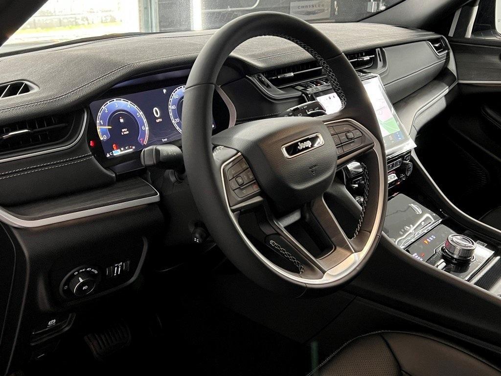 new 2025 Jeep Grand Cherokee car, priced at $48,112