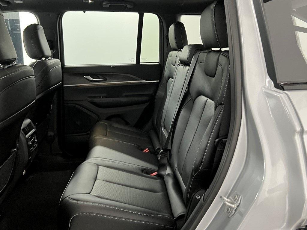 new 2025 Jeep Grand Cherokee car, priced at $48,112