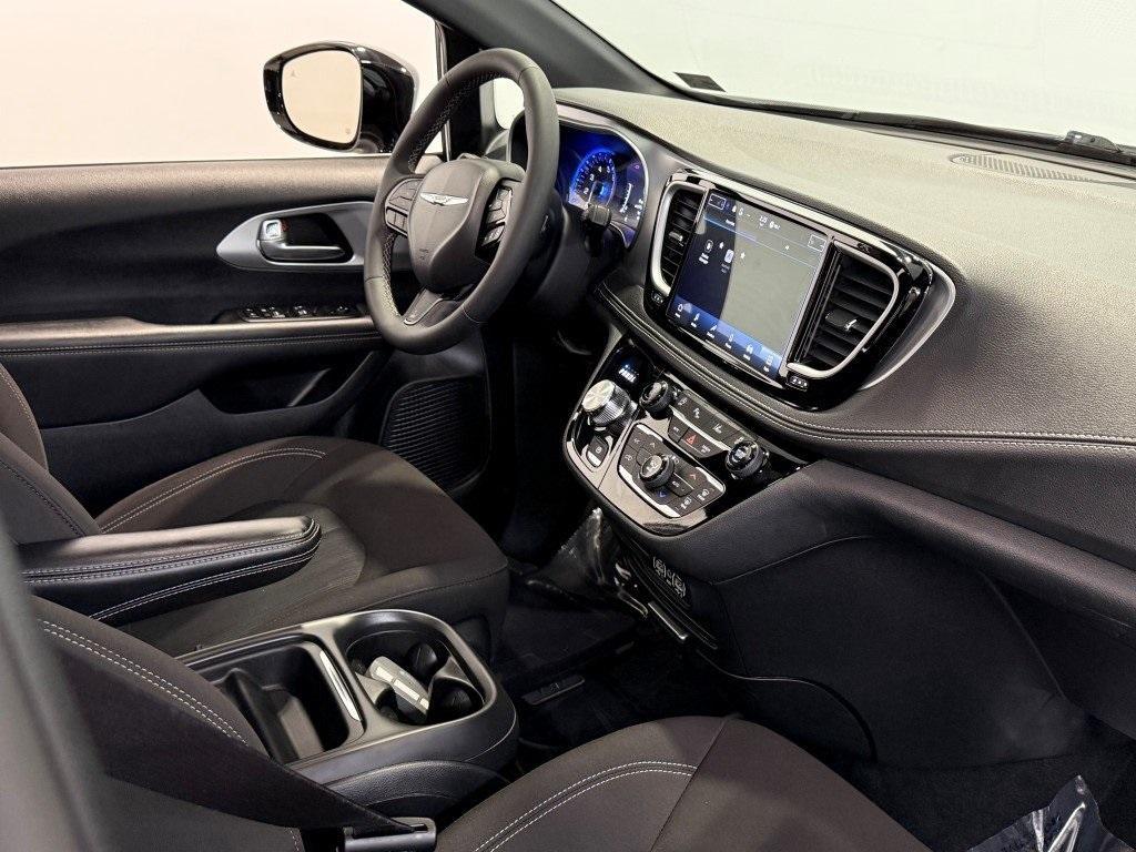 used 2024 Chrysler Pacifica car, priced at $30,800