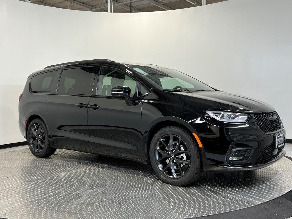 new 2025 Chrysler Pacifica car, priced at $46,479