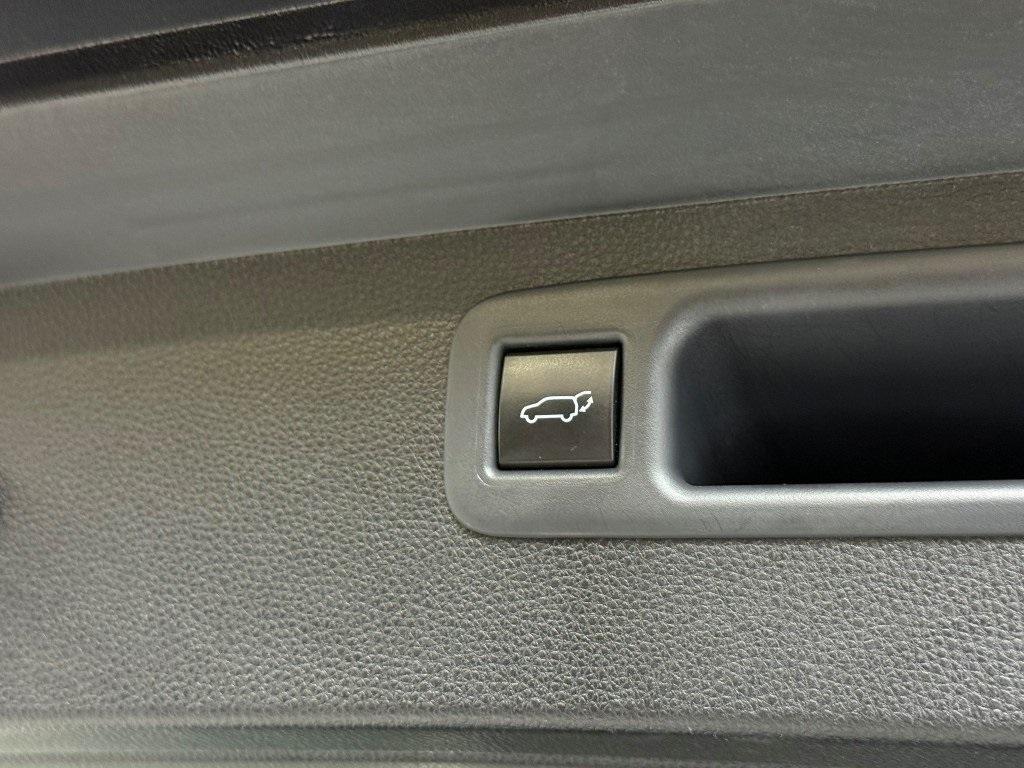 used 2022 Toyota Highlander car, priced at $36,500