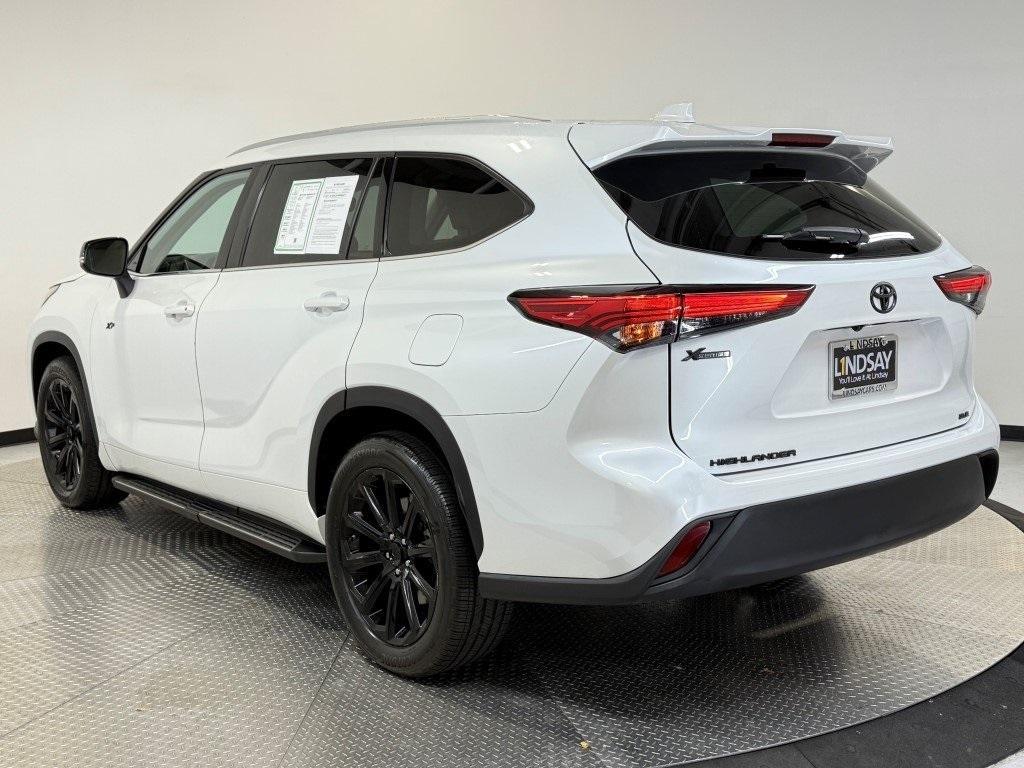 used 2022 Toyota Highlander car, priced at $36,500