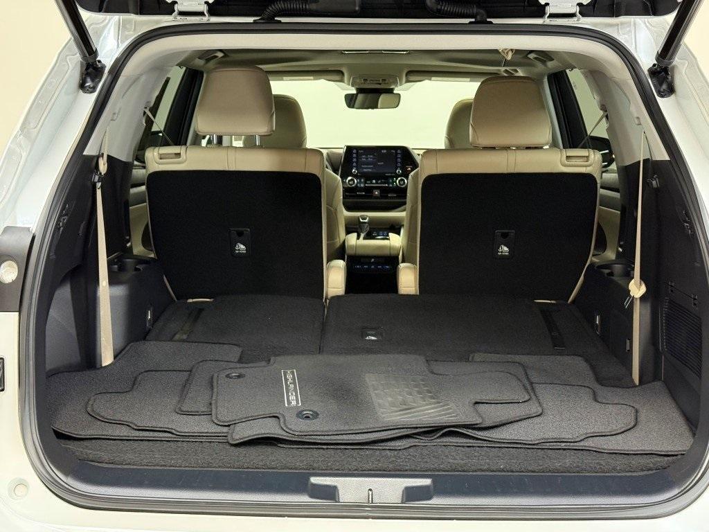 used 2022 Toyota Highlander car, priced at $36,500