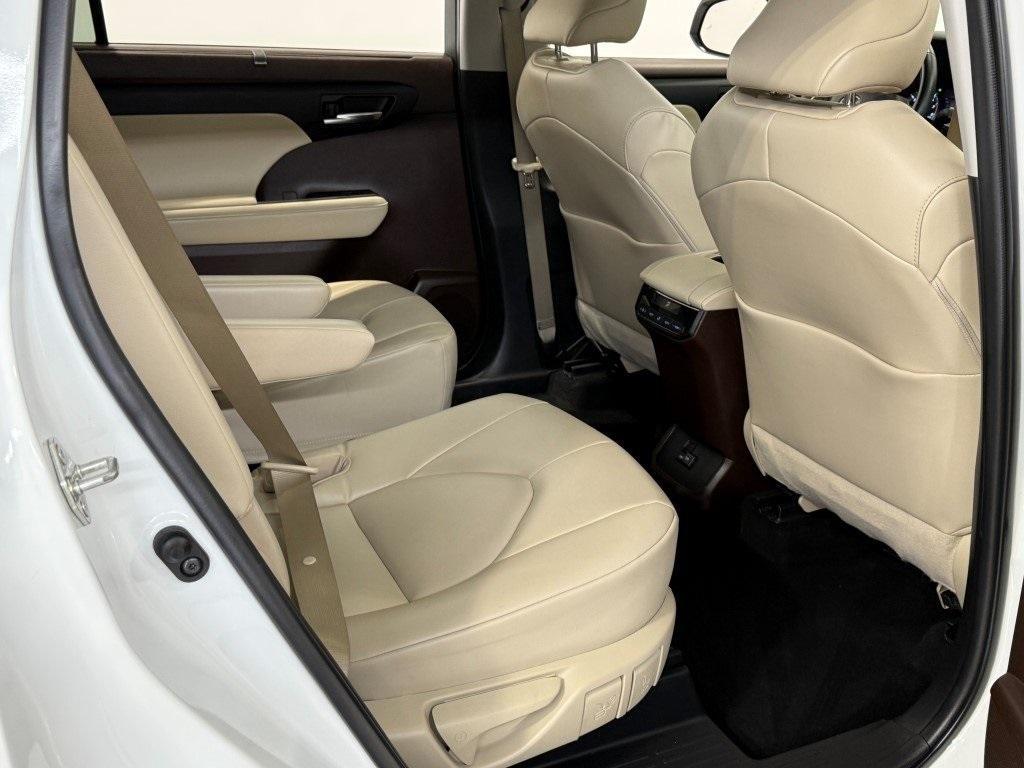 used 2022 Toyota Highlander car, priced at $36,500