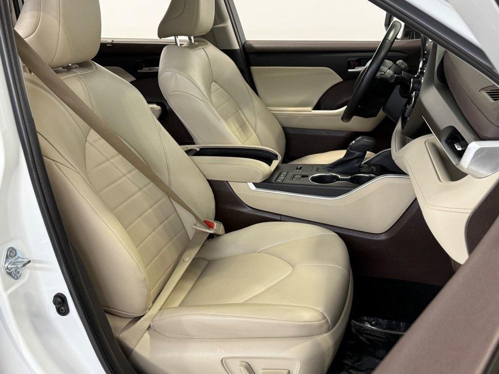 used 2022 Toyota Highlander car, priced at $36,500