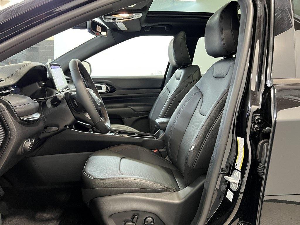 new 2025 Jeep Compass car, priced at $37,428