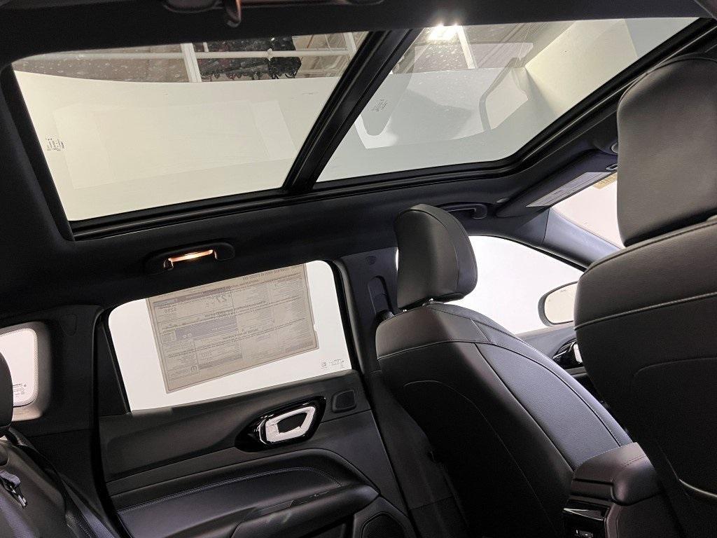 new 2025 Jeep Compass car, priced at $37,428