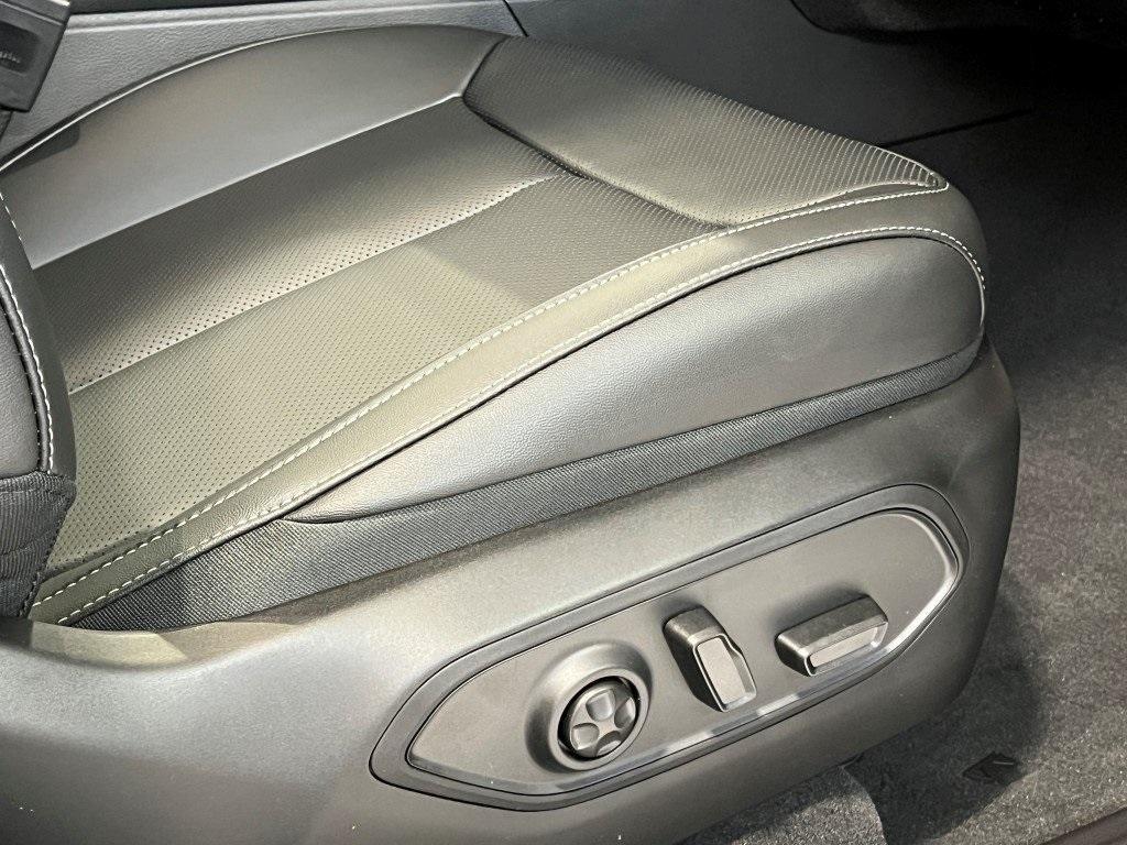 new 2025 Jeep Grand Cherokee L car, priced at $46,804