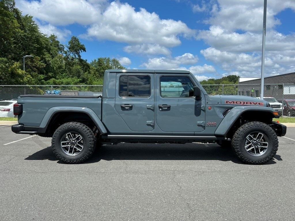 new 2025 Jeep Gladiator car, priced at $55,517