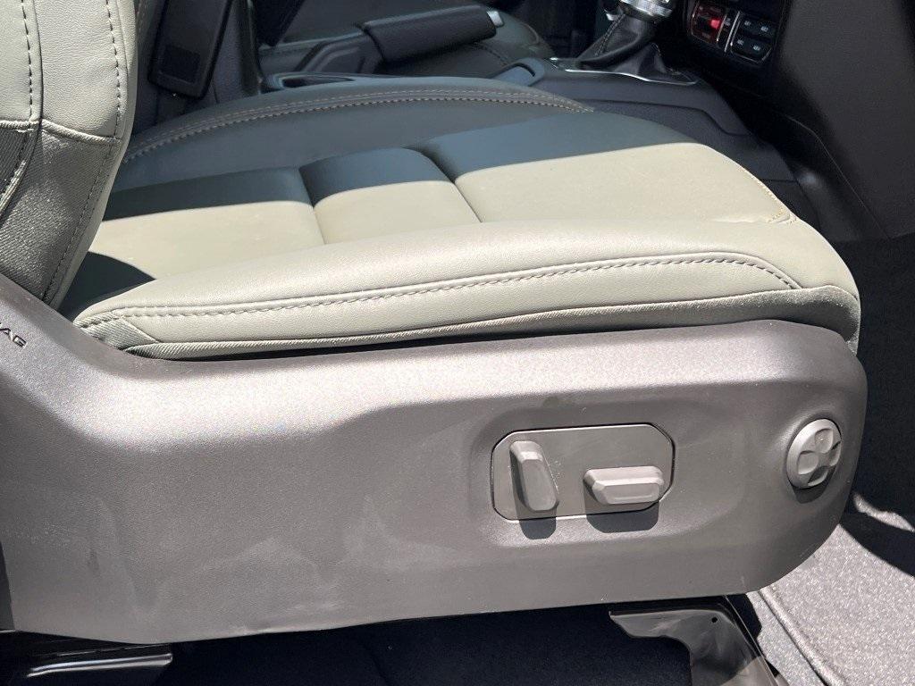 new 2025 Jeep Gladiator car, priced at $55,517