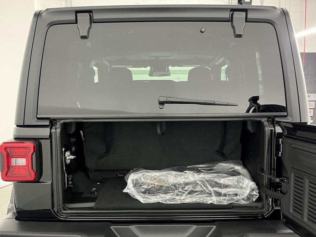 new 2025 Jeep Wrangler car, priced at $40,257