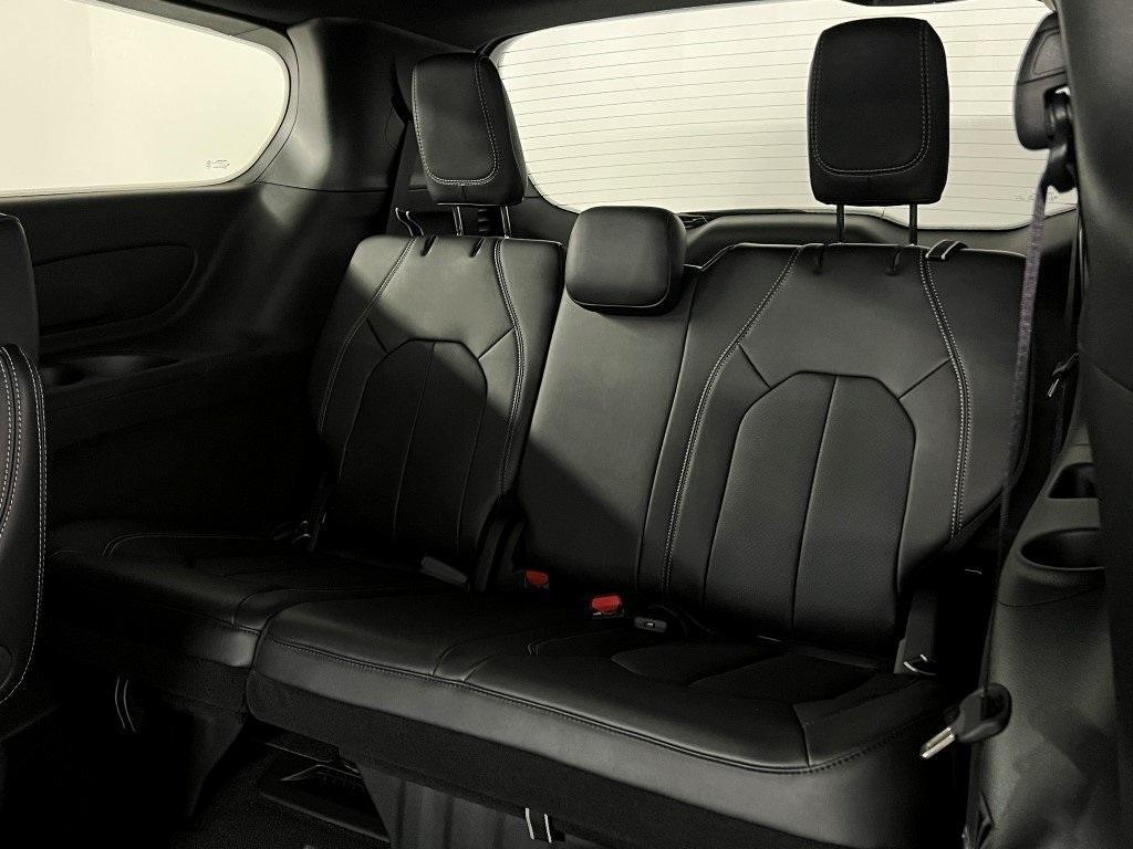 new 2025 Chrysler Pacifica car, priced at $42,577