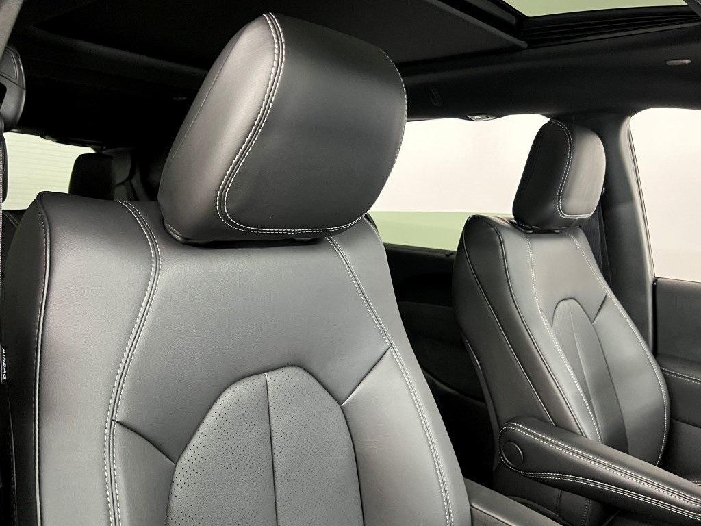 new 2025 Chrysler Pacifica car, priced at $42,577