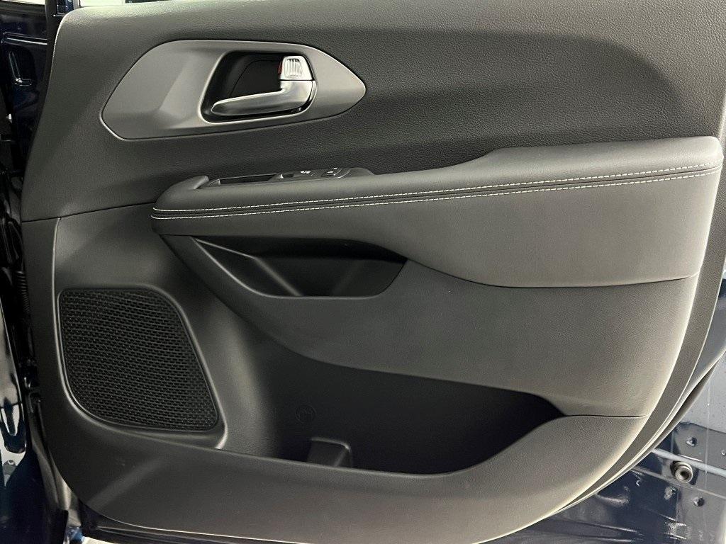 new 2025 Chrysler Pacifica car, priced at $42,577