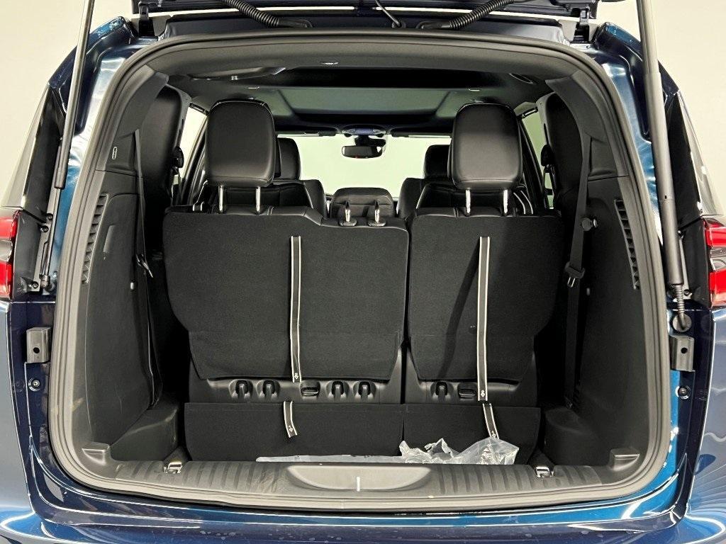 new 2025 Chrysler Pacifica car, priced at $42,577