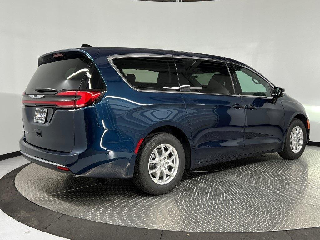 new 2025 Chrysler Pacifica car, priced at $42,577