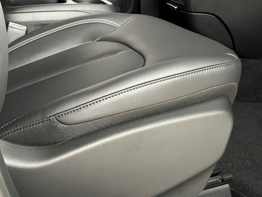 new 2025 Chrysler Pacifica car, priced at $42,577