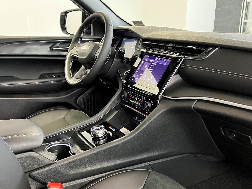 new 2025 Jeep Grand Cherokee L car, priced at $40,824
