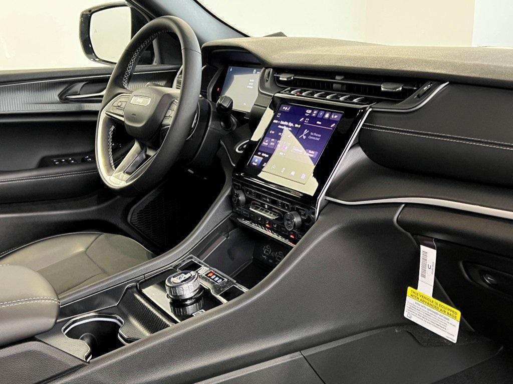 new 2025 Jeep Grand Cherokee car, priced at $40,898