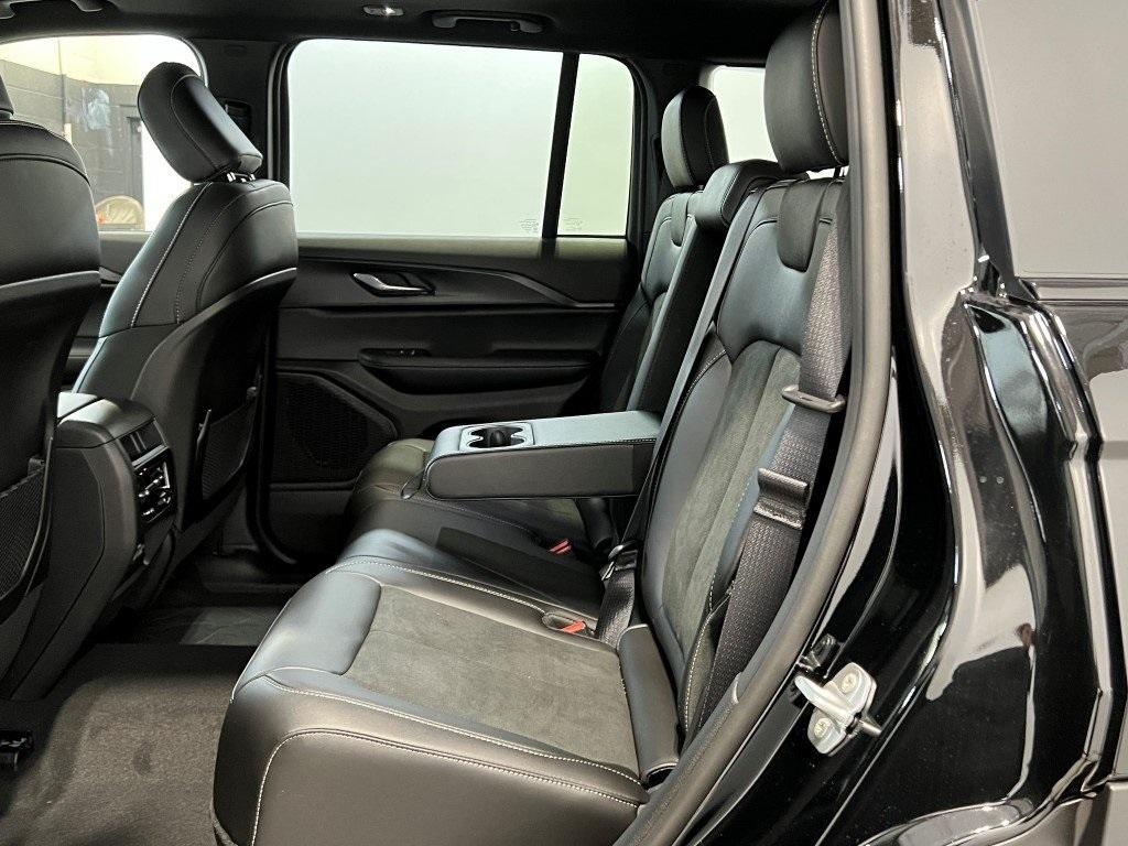 new 2025 Jeep Grand Cherokee car, priced at $40,898