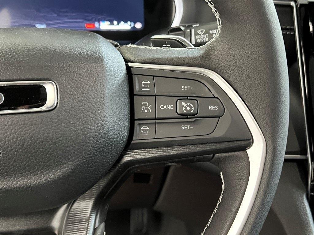 new 2025 Jeep Grand Cherokee car, priced at $40,898