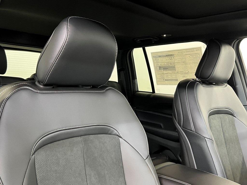 new 2025 Jeep Grand Cherokee car, priced at $40,898