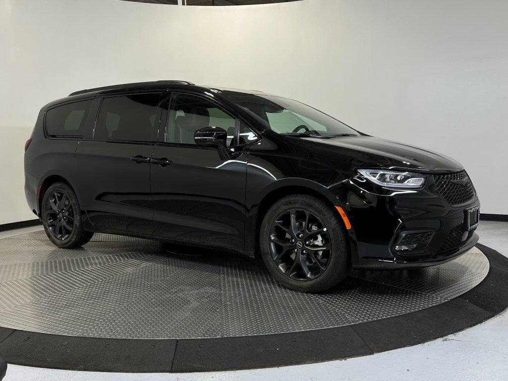 new 2025 Chrysler Pacifica car, priced at $46,979