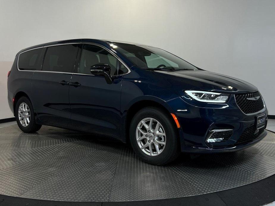 new 2025 Chrysler Pacifica car, priced at $42,528