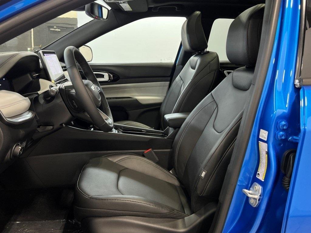 new 2025 Jeep Compass car, priced at $38,981