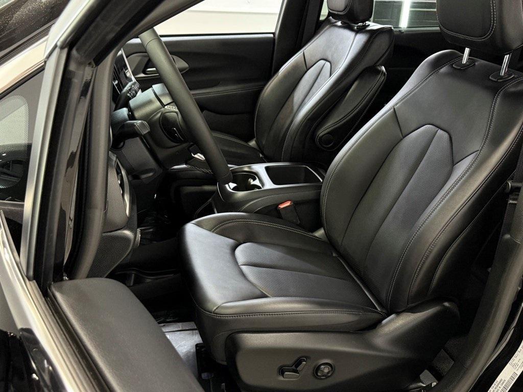 used 2025 Chrysler Pacifica car, priced at $34,700